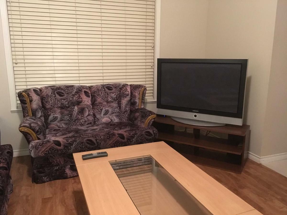 Decent Location Home เซอร์รีย์ ภายนอก รูปภาพ